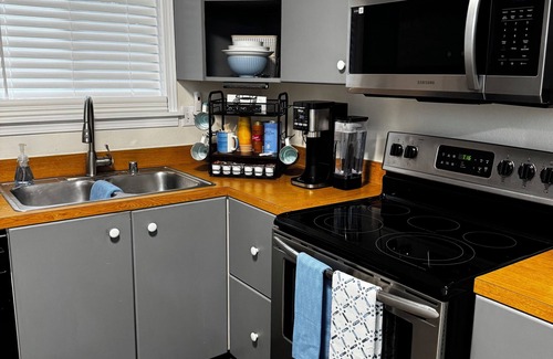 Abbott Loop House | Convenient South Anchorage townhome with fitness, recreation and yard areas.