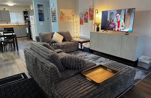 Abbott Loop House | Convenient South Anchorage townhome with fitness, recreation and yard areas.