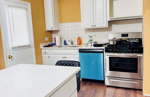 Norma House | Convenient Stay near Chicago O’hare Airport King Beds