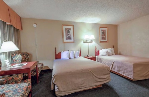 Allison Hotel | Convenient Stay w/Satellite TV & Restaurants Nearby Along Historic Highway 66