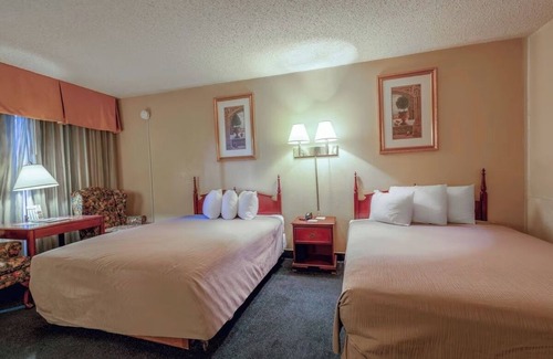 Allison Hotel | Convenient Stay w/Satellite TV & Restaurants Nearby Along Historic Highway 66