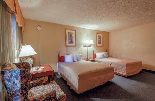 Allison Hotel | Convenient Stay w/Satellite TV & Restaurants Nearby Along Historic Highway 66