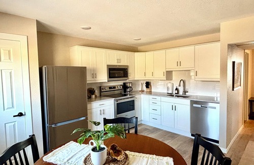 St. Louis County Apartment | Convenient to the North Shore walk to Lake Superior, centrally located 2 bedroom