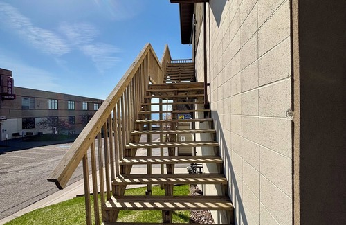 St. Louis County Apartment | Convenient to the North Shore walk to Lake Superior, centrally located 2 bedroom