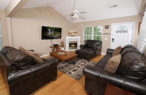 Pigeon Forge House | Conveniently located in Pigeon Forge, spacious & clean 3 bedroom!
