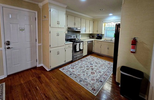 Pansey House | Conveniently near National Peanut festival fairgrounds Oct 31-Nov 9 Pets welcome