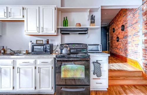 Weinland Park Apartment | Convention - King Bed - Short North - Free Parking