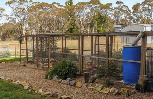 Oberon House | Cooinda, A 3 bedroom home near Mayfield Gardens