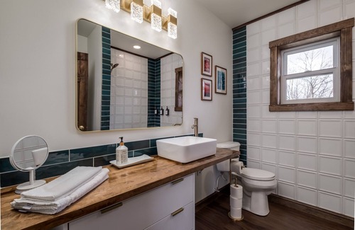 Prescott Apartment | Cook & Stay | Free Parking | Kitchen & Living Area