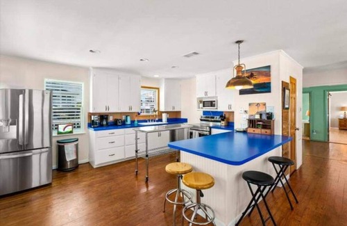 Dickinson House | Cool Breeze - Home with view of Galveston Bay