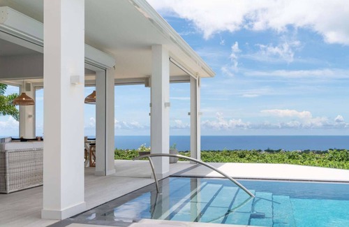 Deanes Villa | Cool Breeze Luxury villa