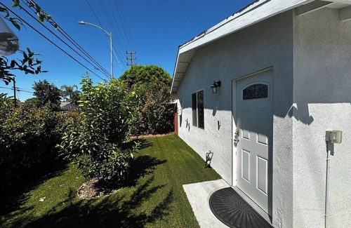 Reseda Apartment | Cool studio with AC in vibrant Los Angeles