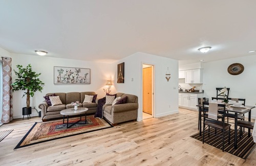 Crossroads Condo | Cool Townhome opp to Crossroads Mall - 5/10 mins to Microsoft, Redmond, Kirkland