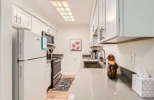 Crossroads Condo | Cool Townhome opp to Crossroads Mall - 5/10 mins to Microsoft, Redmond, Kirkland