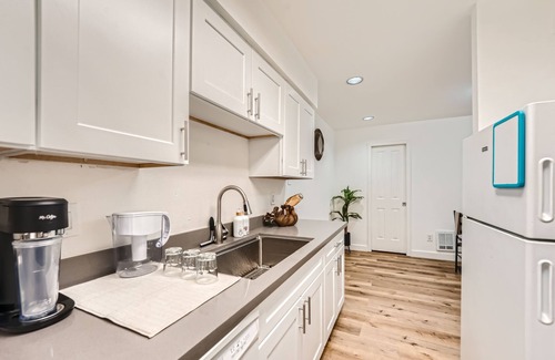 Crossroads Condo | Cool Townhome opp to Crossroads Mall - 5/10 mins to Microsoft, Redmond, Kirkland