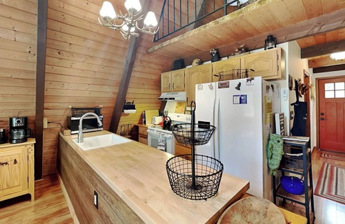 Sky Valley House | Coopers Landing | Fire Pit + Hot Tub & Game Room!