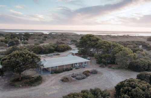 Nangkita House | Coorong Cottage- Waterfront, Nature, Hiking