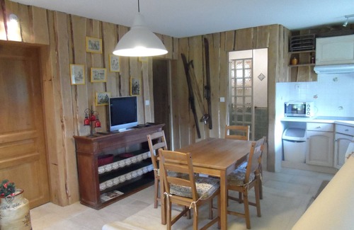 Puyvalador Apartment | COQUET APARTMENT IN A LOG CHALET NEAR THE PYRENEES ANGLES