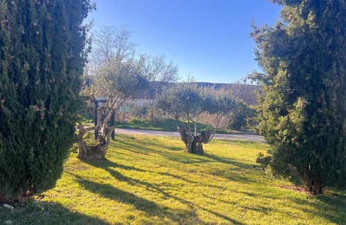 Yesa House | Coqueta casa con jardín privado. Las mascotas son bienvenidas.