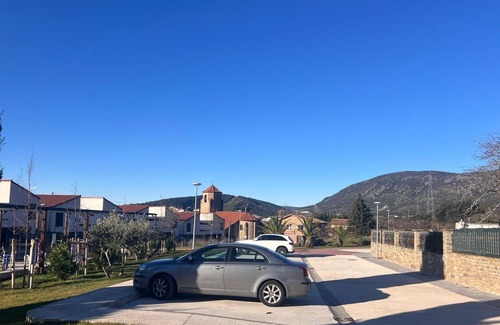 Yesa House | Coqueta casa con jardín privado. Las mascotas son bienvenidas.