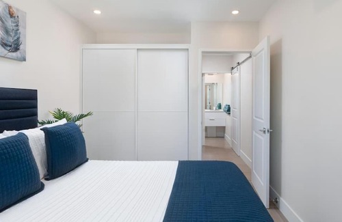 Little Battaleys Apartment | Coral beach 1BR Pool & Steps from Beach