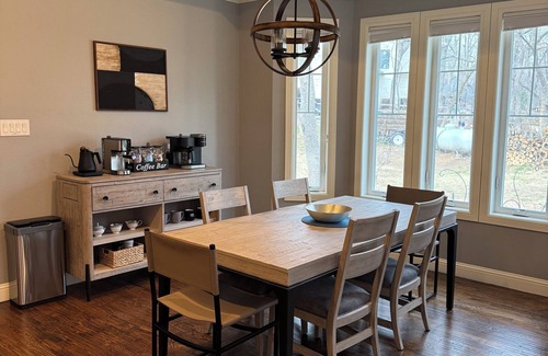 Oak Point House | Coral Cove: Luxury Lake Retreat with Nature Views and Hot Tub