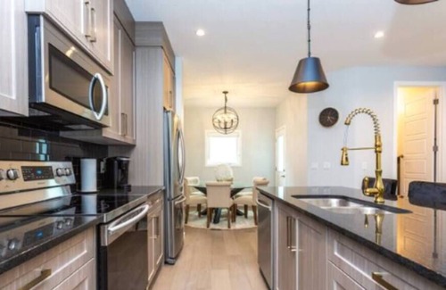 Highland Park House | Coral Kahala Charm