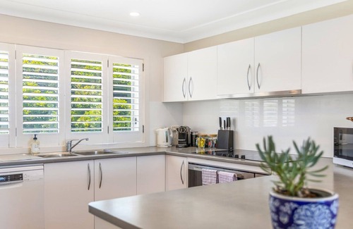 Pearl Beach House | Coral Sea by HolidayCo.