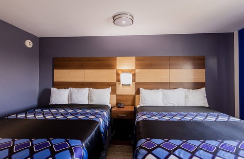 Inver Grove Heights Hotel | Coratel IGH - Deluxe 2 Queen Studio with Kitchenette NS Oversized