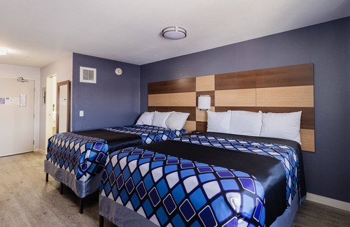 Inver Grove Heights Hotel | Coratel IGH - Deluxe 2 Queen Studio with Kitchenette NS Oversized