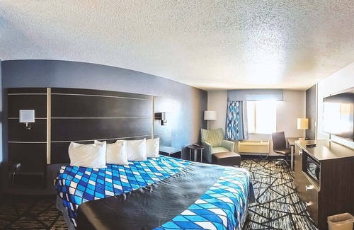 Blaine House | Coratel Inn & Suites Blaine - Standard 1 Queen Bed Non-Smoking