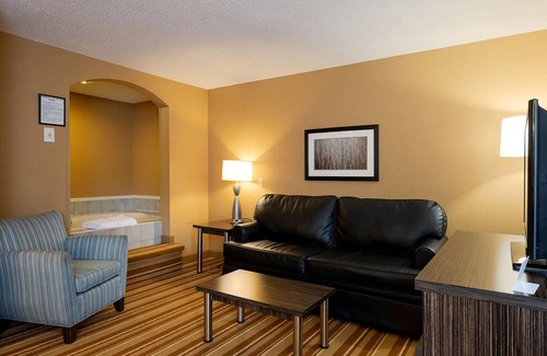 Blaine House | Coratel Inn & Suites Blaine - Comfort 2 Queen Bed Non-Smoking