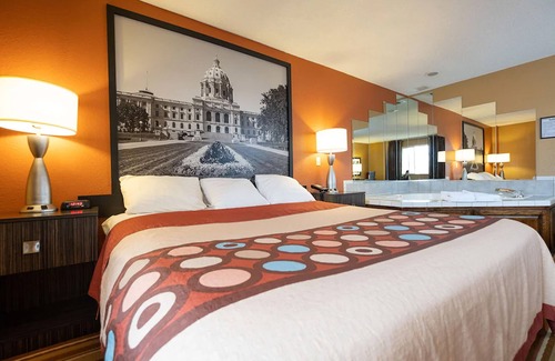 Blaine House | Coratel Inn & Suites Blaine - Family Suite with Jacuzzi Oversized Non-Smoking