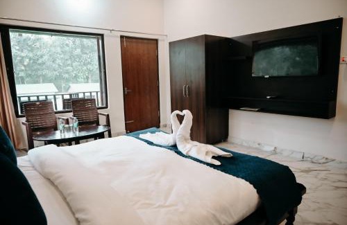 Bail Parao Resort | Corbett Nature Walk - Forest View Swimming Pool