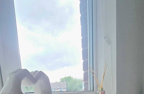 Corby Apartment | Corby City Centre -2 Bedrooms with sofa bed ideal for contractors & families