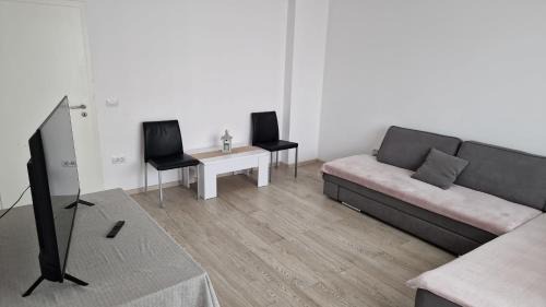 Tractorul Apartment | Coresi Grandis Residence Apartments
