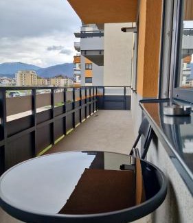 Tractorul Apartment | Coresi Grandis Residence Apartments