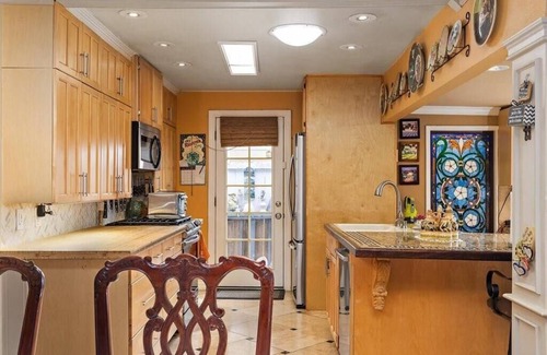 Morro Bay Cottage | Corfu Cottage, 2 Cal King beds, Hot Tub, Pacific Ocean views, Solar Powered.