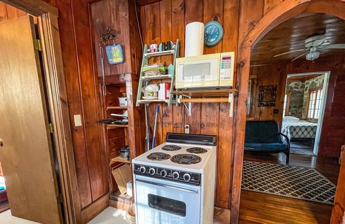 Phillips Cabin | Corner Connection Cabin, near Soo Lake Convienent to abundant Recreation and next to the tavern!