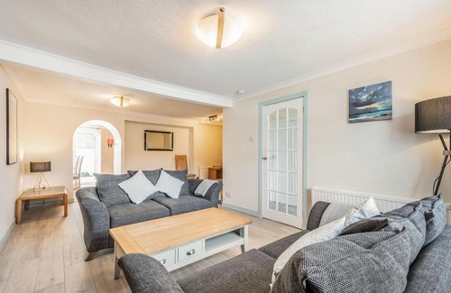 Girvan House | Corner Cottage