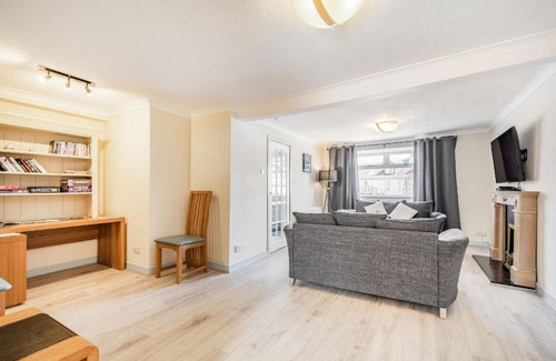 Girvan House | Corner Cottage