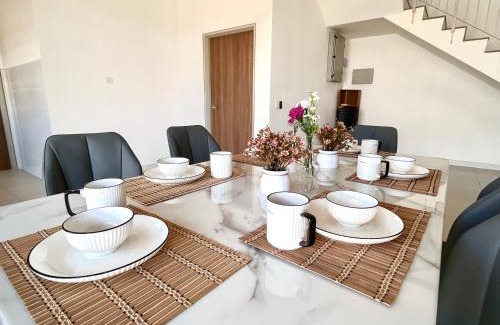 Klang House | Corner House BBR fit 1-14 Pax near Setia Alam SCCC