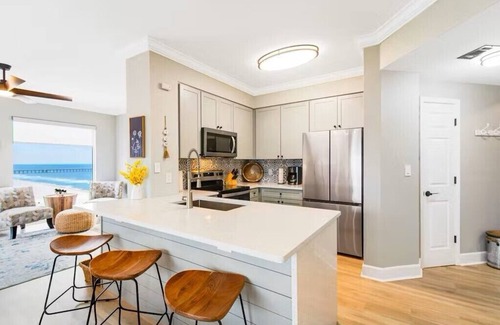 El Centro Beach Condo | CORNER UNIT-RENOVATED-8th floor~Beachfront~Panoramic View~Pier Park~ 1BR+Bunk