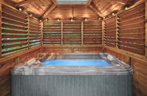 Lindale House | Coronation Cottages, Modernised 200-Year-Old Lake District Cottage Getaway for Two