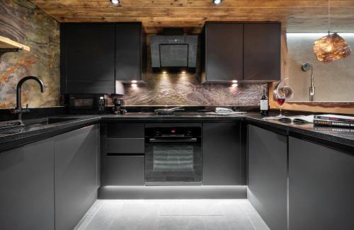 Lindale House | Coronation Cottages, Modernised 200-Year-Old Lake District Cottage Getaway for Two