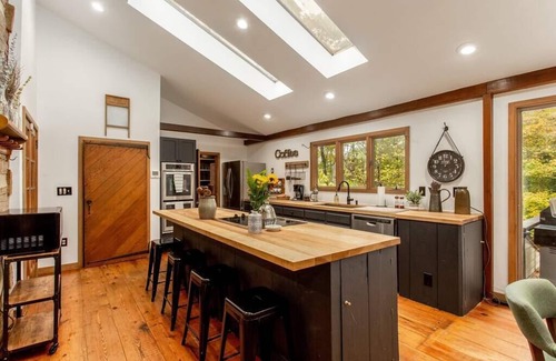 Sandy Springs Cabin | Corp. Rental-Oldest Residence in ATL- NW of City