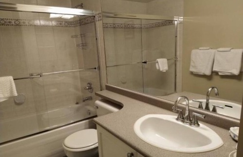 District of North Vancouver Apartment | Corporate ; relocating to North Vancouver , business stays , pet friendly ;