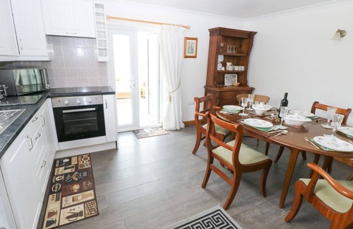 Laugharne Cottage | CORRAN COTTAGE, pet friendly, with open fire in Laugharne