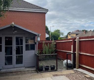 Bilston Villa | Cose ley Home Away from Home