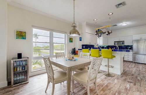 Marathon Villa | Costal waterfront villa with pool, paddleboards & tennis courts